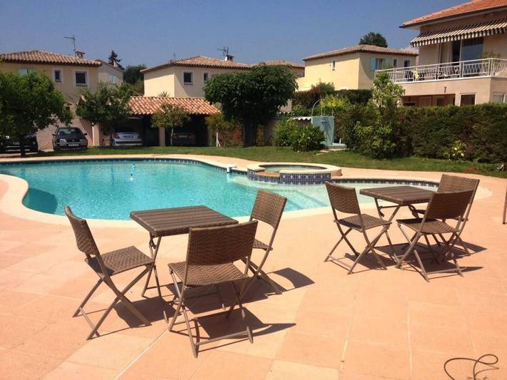 Maison d’hôte pour 3 personnes, avec Balcon et Jacuzzi ainsi que Terrasse et Vue à Cagnes-sur-Mer