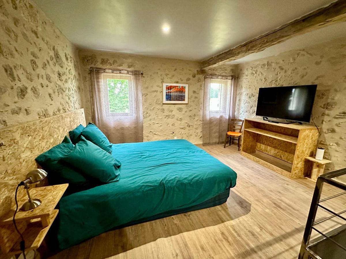 Deluxe Double Room (2 Adults + 1 Child) in Espiens, Région de Nérac