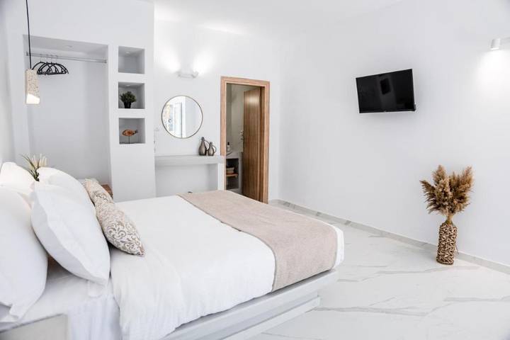 Chambre d’hôte pour 3 personnes, avec jardin et piscine à Perissa - 3