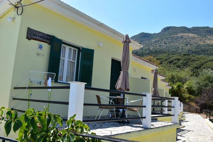 Gîte pour 3 personnes, avec vue ainsi que piscine et jardin dans Vathy - 4