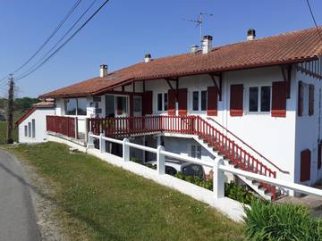 Gîte pour 4 personnes, avec terrasse à Souraïde