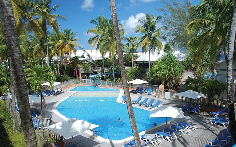 Appartement de vacances pour 3 personnes, avec jardin et balcon ainsi que vue et piscine