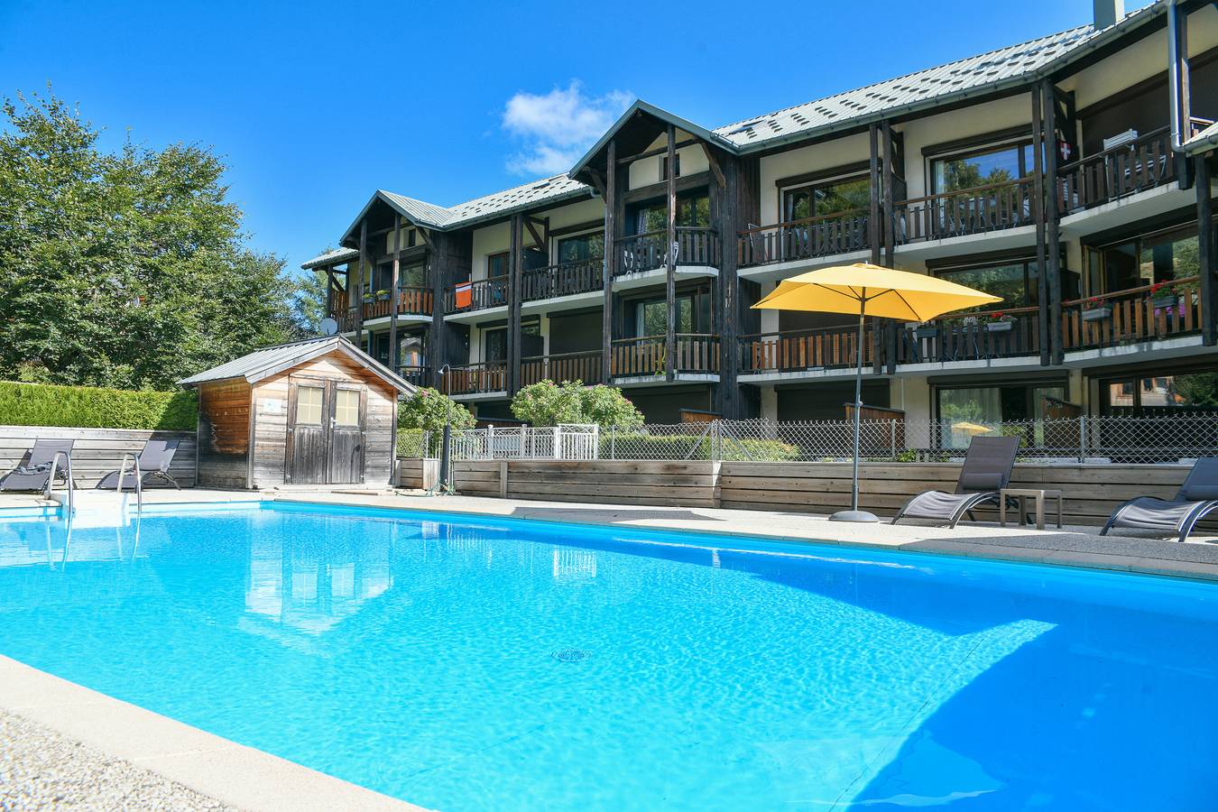 Appartamento intero, Appartamento 'L'ourson' con vista sulle montagne, piscina in comune e Wi-Fi in La Féclaz, Les Déserts