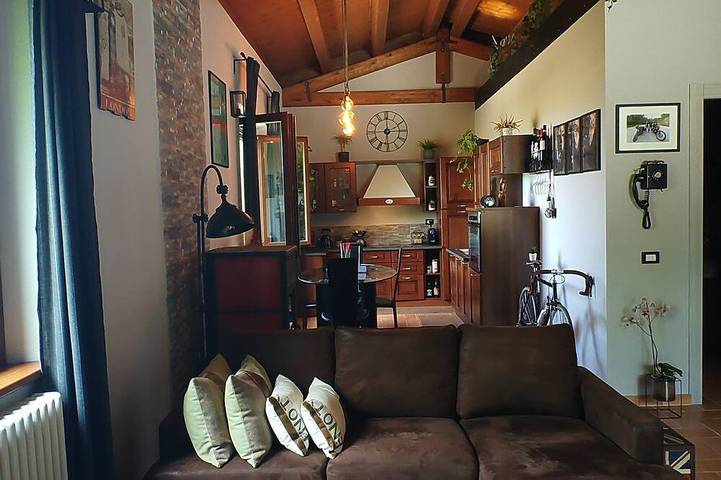 Una casa nella natura, silenziosa e poetica, ideale per ricaricare le energie. in Filottrano, Provincia di Ancona