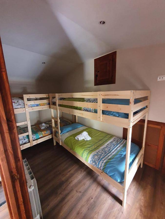 Casa de vacaciones para 17 personas, con jacuzzi y balcón en Las Merindades - 3