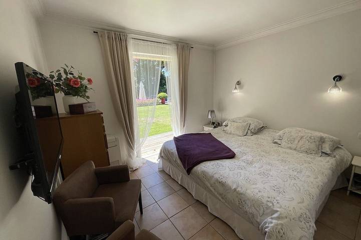 Ferienhaus für 4 Personen, mit Terrasse und Whirlpool sowie Garten in Pampelonne - 4