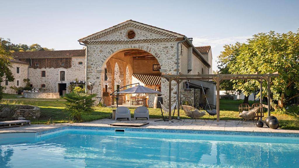 Appartement entier, Métairie du Château Berthe l Clim l Piscine in Aussillon, Région de Castres