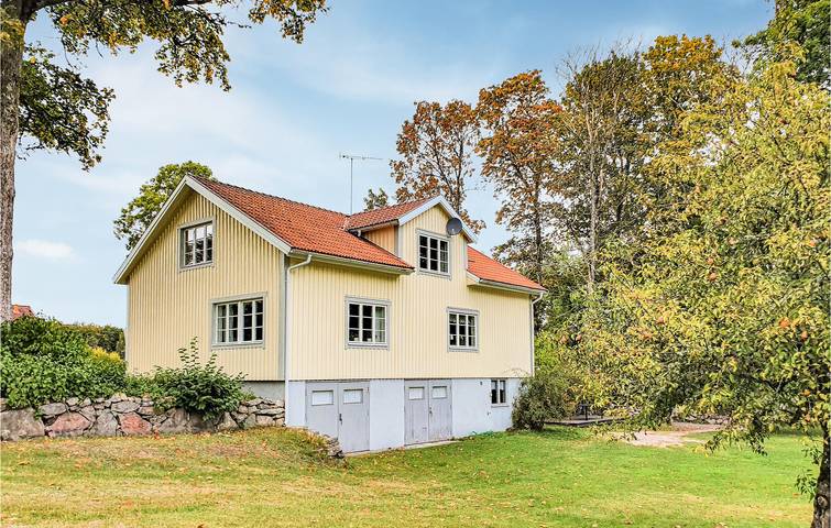 Hus för 10 Personer med trädgård in Kronobergs