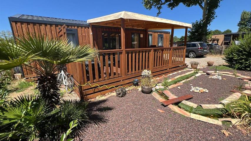 Camping pour 6 personnes, avec jardin ainsi que piscine et vue, animaux acceptés