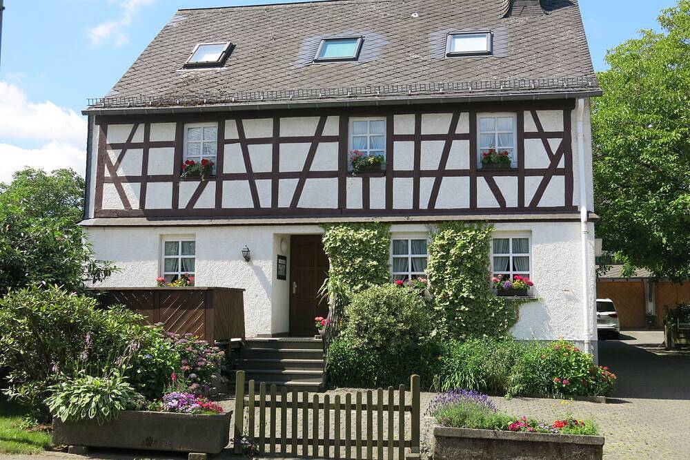 Ganze Wohnung, Gemütliche Ferienwohnung im Hunsrücker Bauernhaus Familienfreundlich W-lan in Irmenach, Bernkastel-Kues & Umgebung