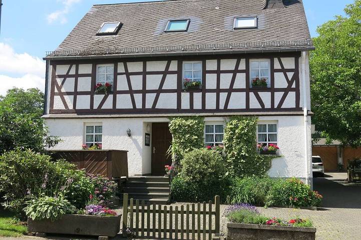 Ferienwohnung für 4 Personen, mit Balkon und Garten in Irmenach