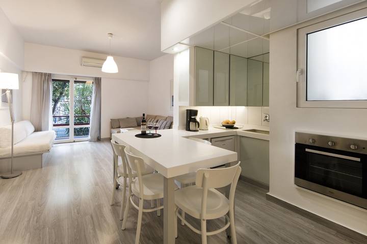 Entire apartment, Mavromataion 35 · Artistic apartment in the middle in Central Section of Athens, Athens