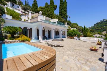 Villa für 9 Personen, mit Whirlpool und Garten in Capri