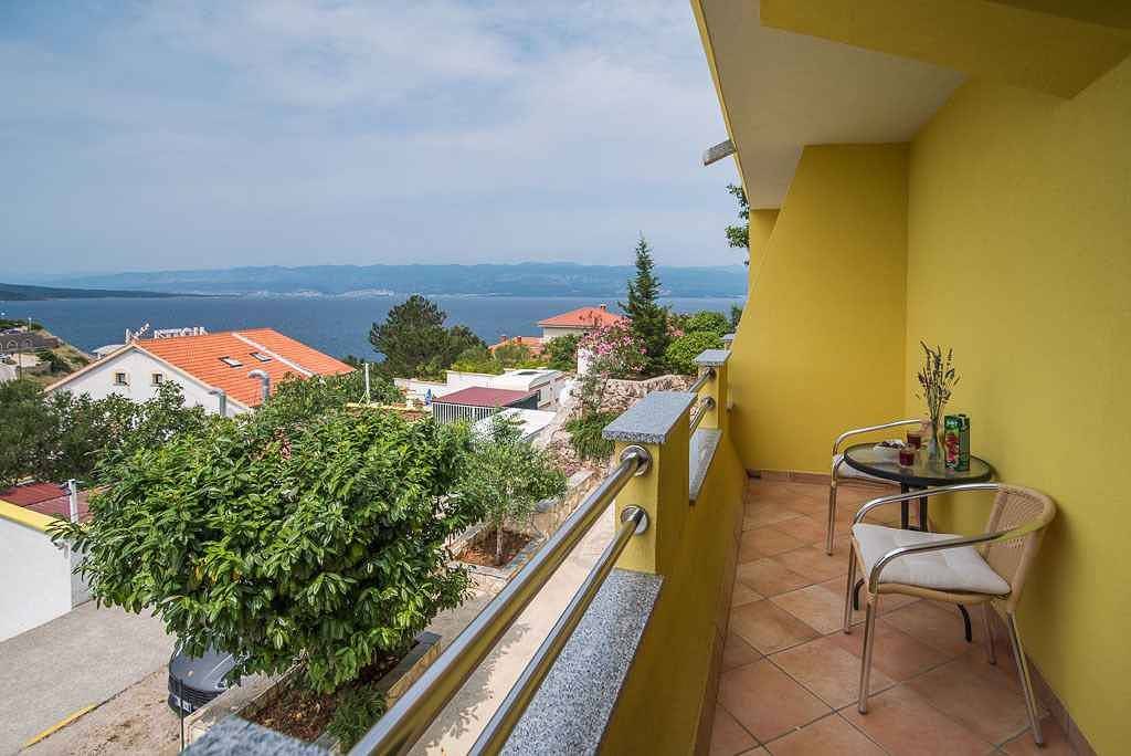 Entire holiday apartment, Holiday apartment 50 m from the beach  in Vrbnik, Krk
