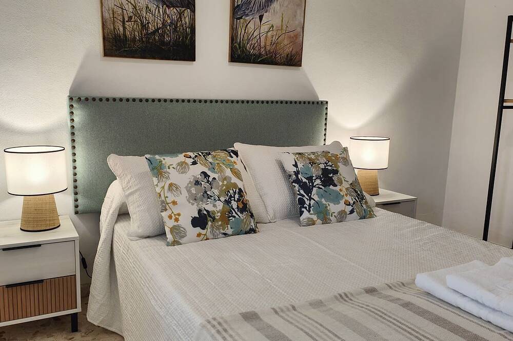 Entire apartment, La Sima Rural Tourist Housing in Villaluenga del Rosario, White Villages