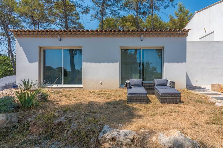 Location de vacances pour 2 personnes, avec jardin à Les Arcs (Var)