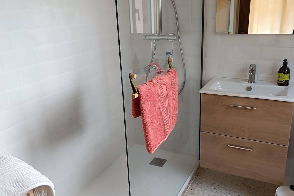 Ganze Wohnung, Lovely studio in mas provençal with private parking in Avignon, Vaucluse