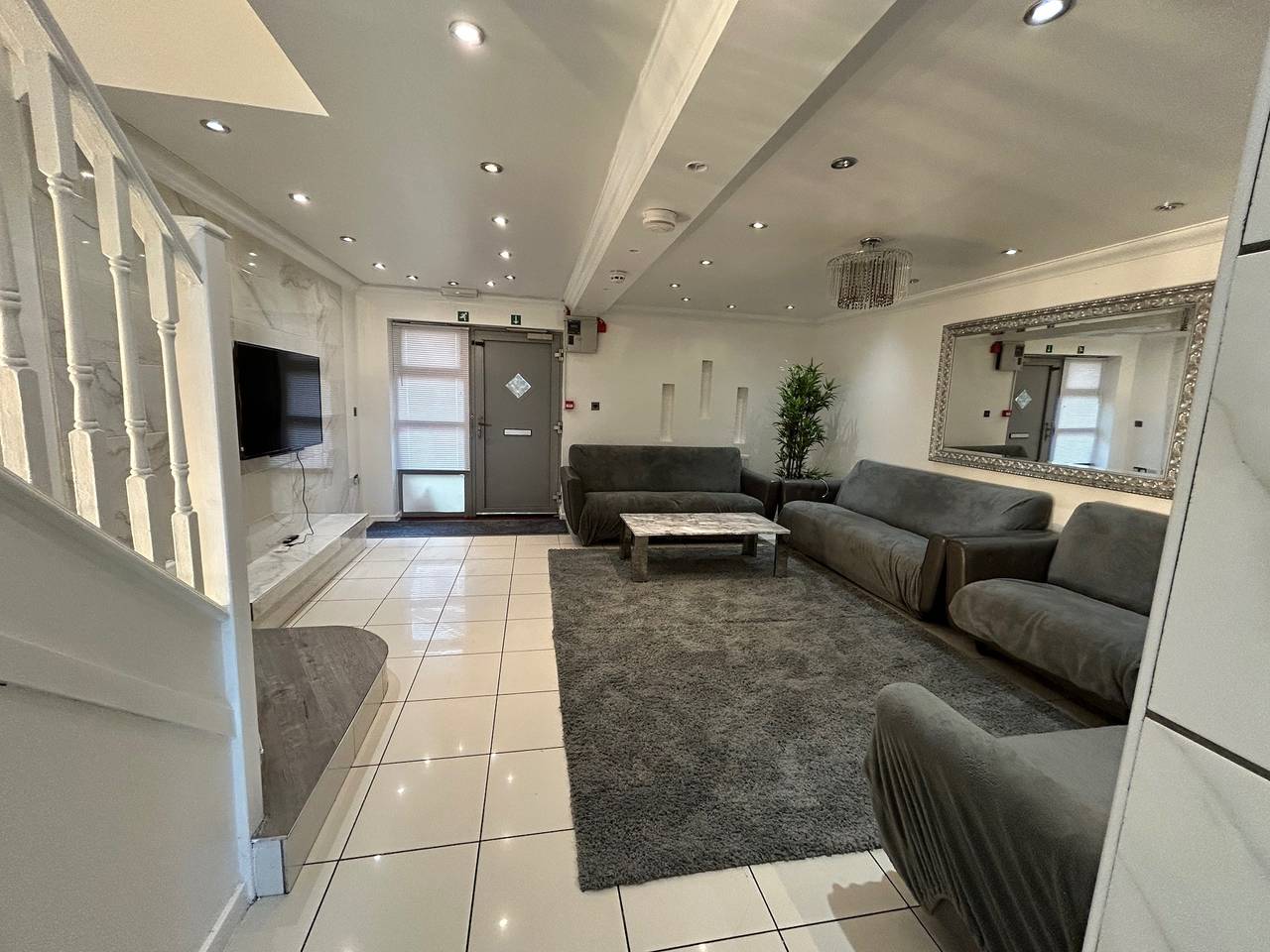 Holiday Rental for 22 People in Slough, Colne Valley Park