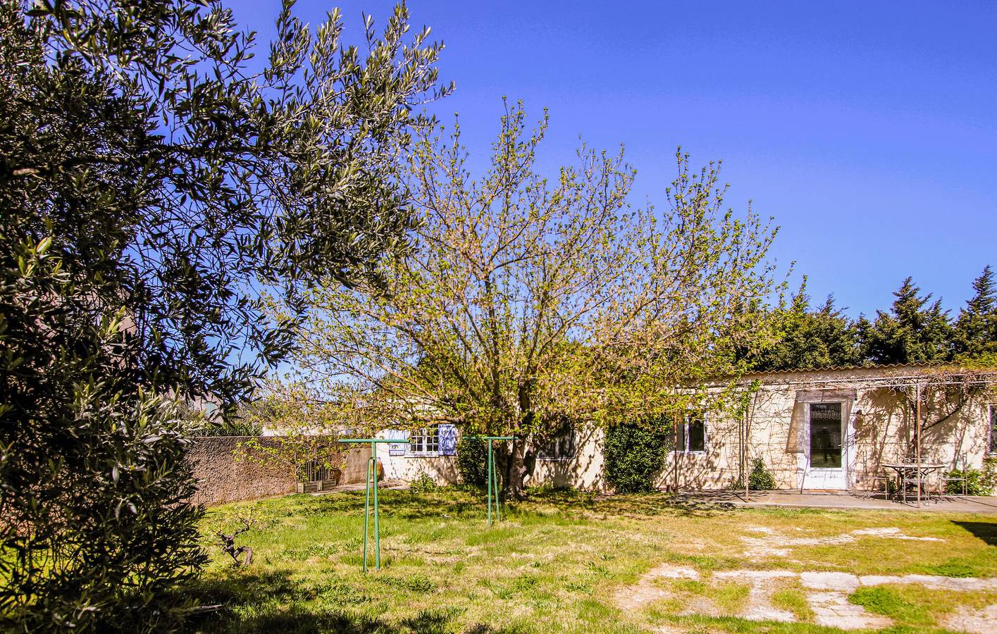 Appartement confortable avec jardin près du centre-ville de Courthézon - Parking et Wi-Fi gratuits in Courthézon, Vaucluse