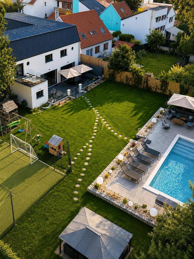Location de vacances pour 12 personnes, avec Balcon et Jacuzzi ainsi que Terrasse et Jardin