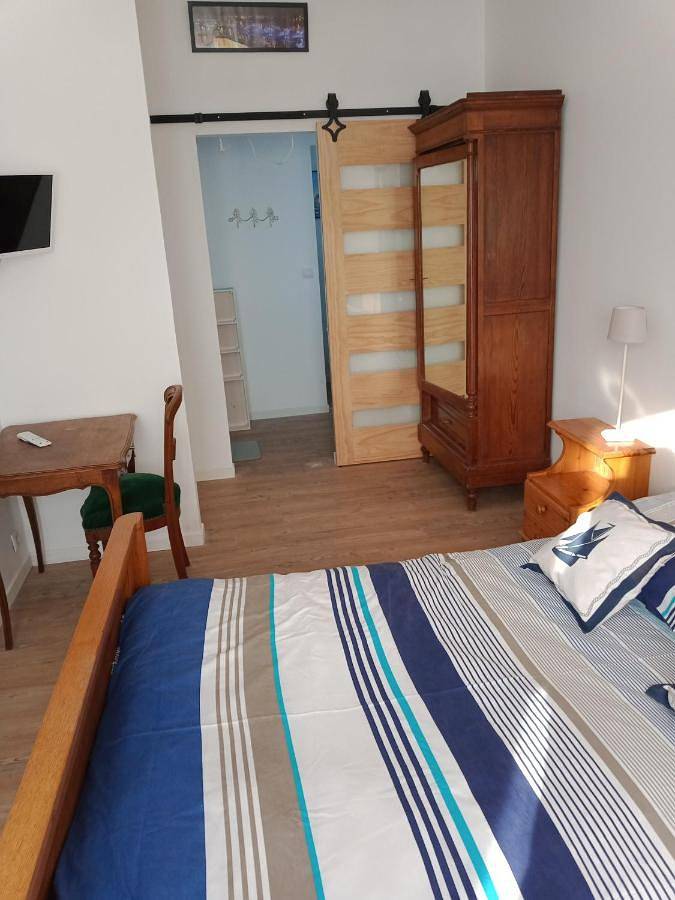 Location de vacances pour 3 personnes, avec vue ainsi que jardin et piscine à Thiviers - 4