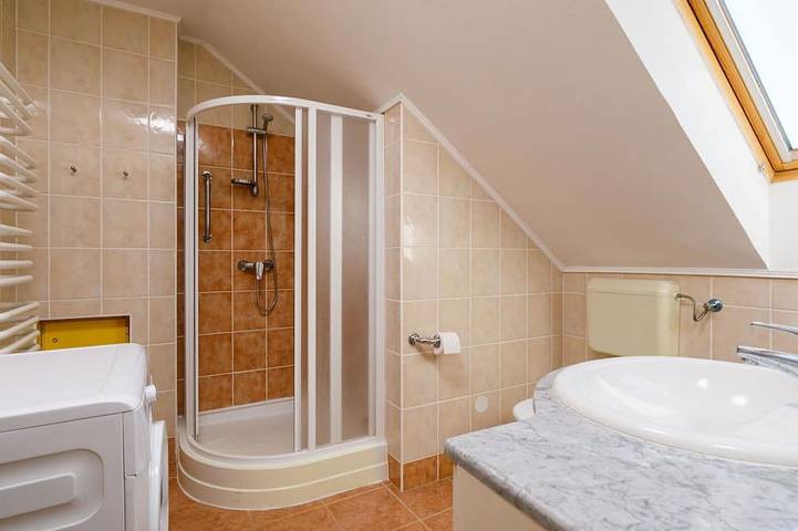 Ganze Wohnung, Herrliche Wohnung für 9 Personen mit Klimaanlage,  W-Lan, Tv und Balkon in Balatonőszöd, Plattensee Südufer