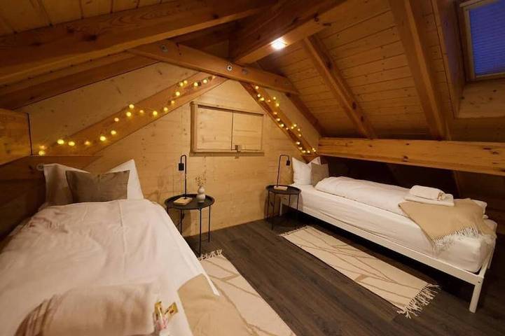 Ganze Wohnung, Louisa’s Loft · Familienfreundliche Ferienwohnung mit Whirlpool nahe Ski & Loipe in Alt st. Johann (Alpen), Wildhaus-Alt St. Johann