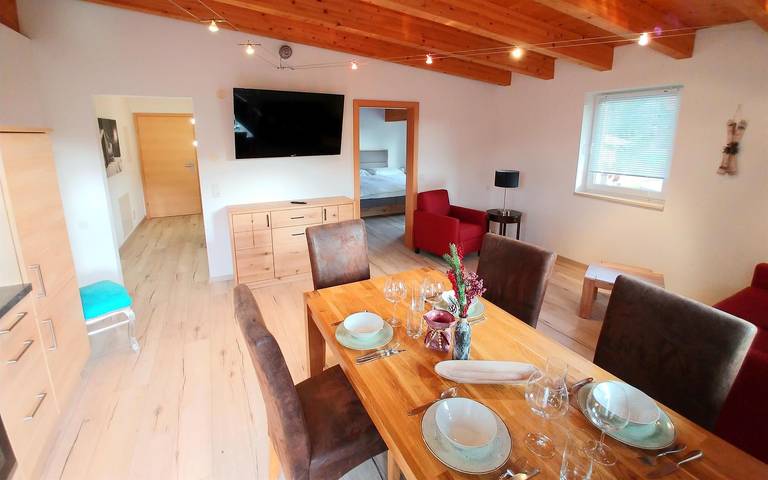Ganze Ferienwohnung, Appartement, Terrasse und direktem Zugang zum Pool in Fieberbrunn, Bezirk Kitzbühel