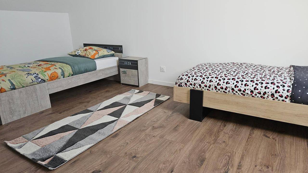 Appartement entier, Two-Bedroom Apartment in Villers-Carbonnel, Région de Péronne