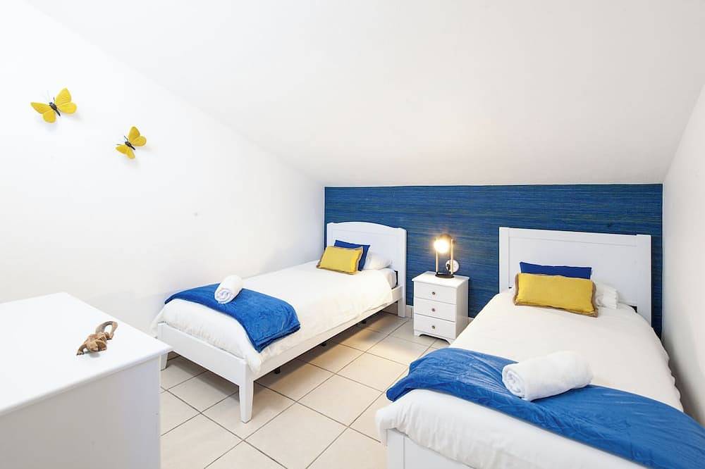 Entire apartment, Silvercoast Apartments - Bells - Swimming pool, Jacuzzi & amazing sea views in Peniche, Leiria District