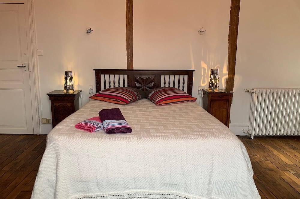 Large-capacity gite for up to 14 people in La Celle-Dunoise, Guéret region