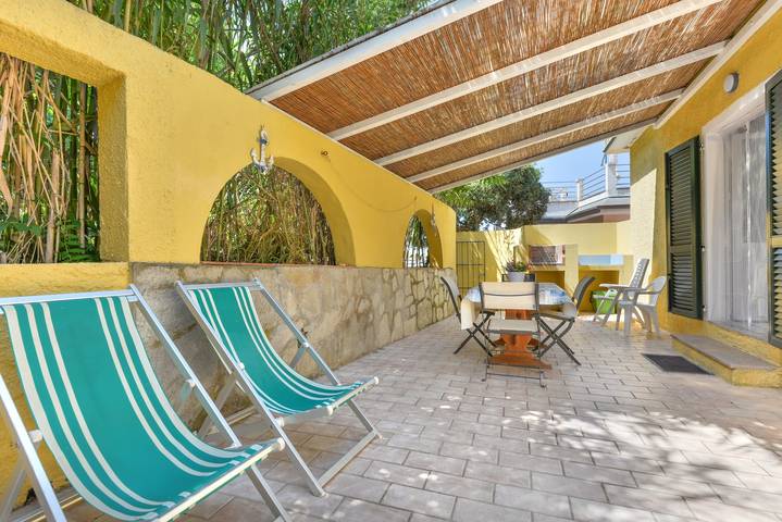 Apartamento entero, Apartamento 'Stecchi Mare' con terraza privada y aire acondicionado in Spiaggia di Stecchi, Capoliveri