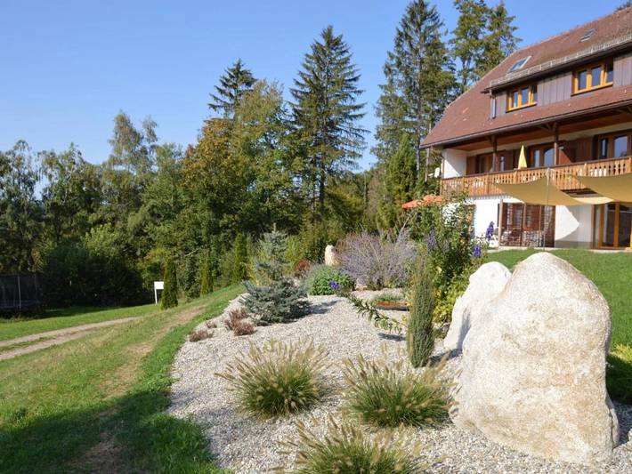 Ferienwohnung für 4 Personen, mit Balkon und Garten sowie Sauna