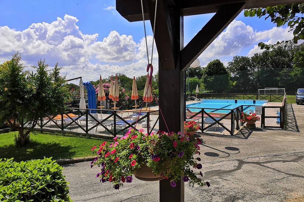 Freistehende Villa mit privatem Pool in den grünen Hügeln der Marken in Tavullia, Pesaro-Urbino