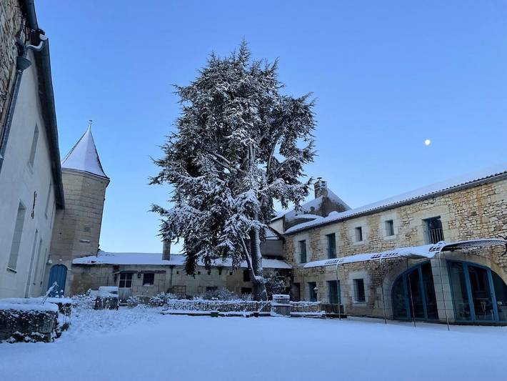 Location de vacances pour 8 personnes, avec jardin et terrasse à Le Puy-Notre-Dame - 2