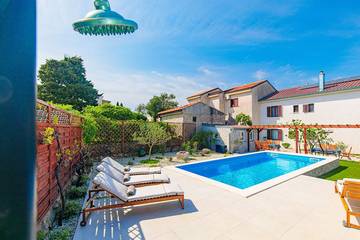 Ferienhaus für 11 Personen, mit Balkon und Garten in Punat