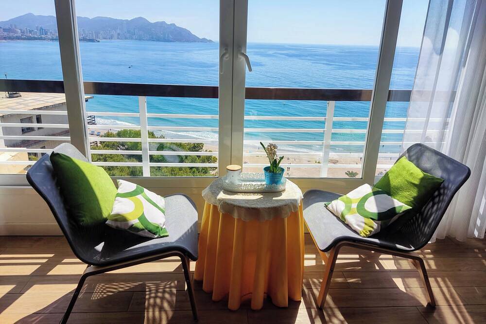 Entire apartment, Benidorm Poniente, 6P,Wifi free, Pool,Parking, beach 5 min., 2bedrooms, 2baths in Benidorm, Costa Blanca