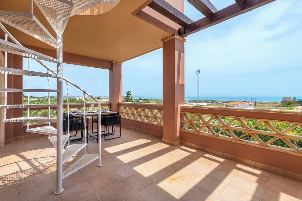 Ganze Wohnung, Vista Baia, Meia Praia beach, Roof Terrace with Amazing Sea Views (2A) in Meia Praia, Faro Distrikt