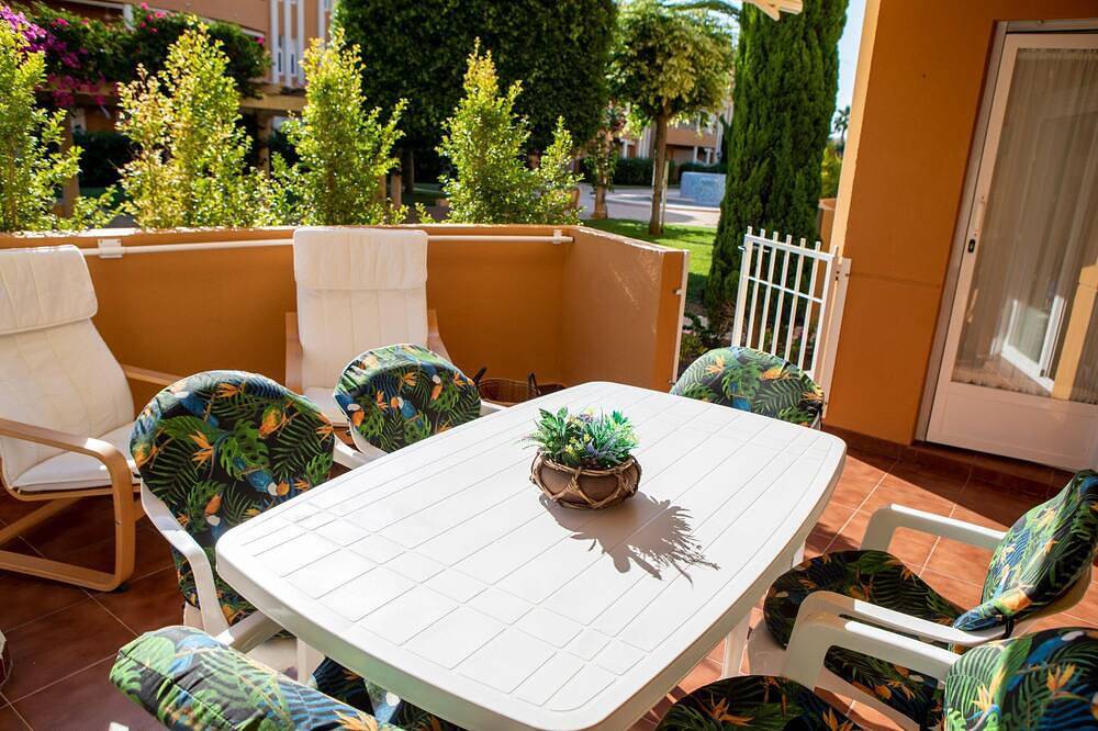 Sergi piano terra. 150 metri dalla spiaggia. Terrazza. Pool. A / C  Wifi. parcheggio. in Dénia, Costa Blanca