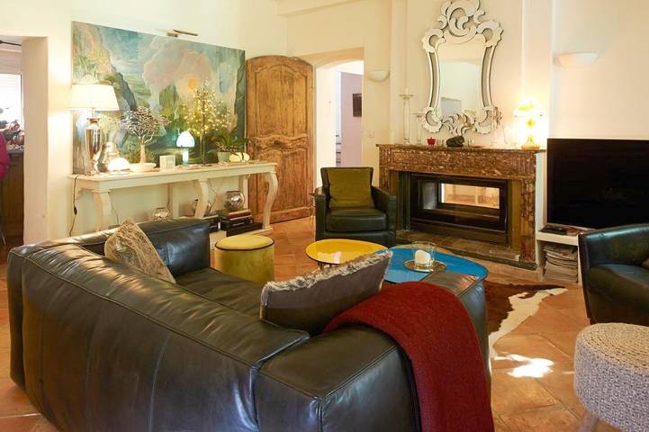 Location de vacances pour 2 personnes, avec piscine ainsi que jardin et jacuzzi à Nans-les-Pins - 4