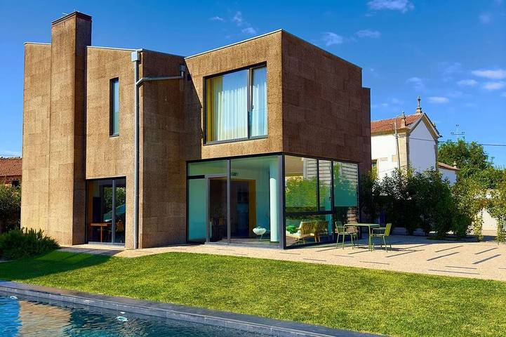 Location de vacances pour 10 personnes, avec Terrasse et Jardin dans Baçal