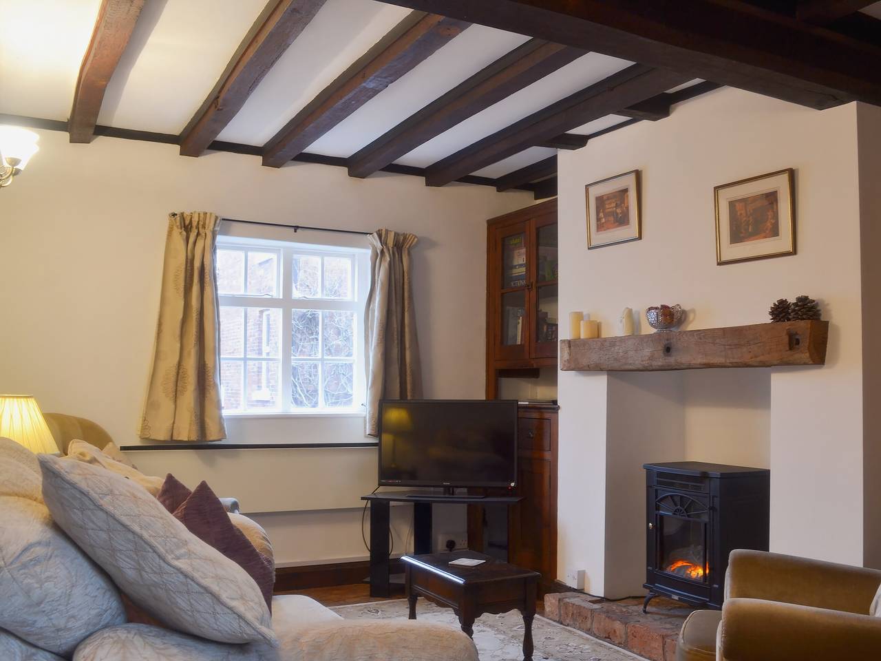 Swiss Cottage - E5375 in Staffordshire