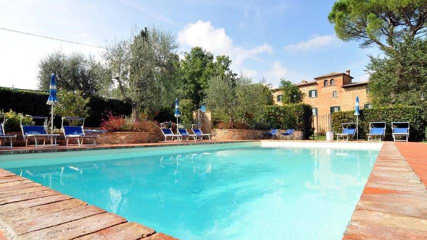 Castello per 26 persone, con giardino e piscina in Toscana