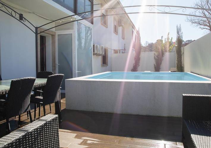 Location de vacances pour 4 personnes, avec vue ainsi que piscine et jardin dans Santo Tirso