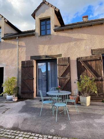 Chambre d’hôte pour 2 personnes, avec jardin ainsi que piscine et terrasse à Bissey-sous-Cruchaud