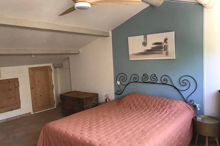 Gîte pour 6 personnes, avec jardin à Richerenches - 4