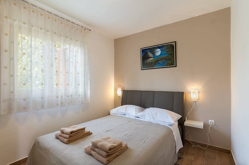 Free heated pool, 3 km from the sea, barbecue, Wifi, billiards, Wlan in Pula, Pula-Medulin