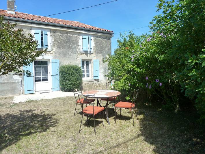 Gîte pour 9 personnes, avec jardin ainsi que piscine et terrasse