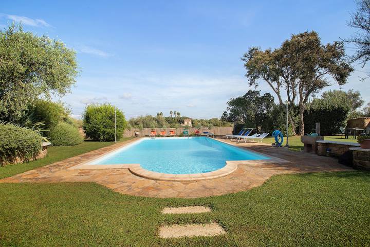 Hel lägenhet, Apartment 'Rosmarino' with shared pool, Wi-Fi and air conditioning in Alghero, Sassari provins