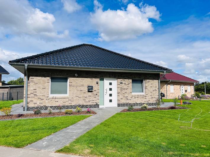 Ferienhaus für 4 Personen, mit Terrasse und Garten sowie Seeblick